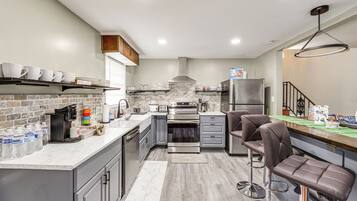 House (4 Bedrooms) | Interior