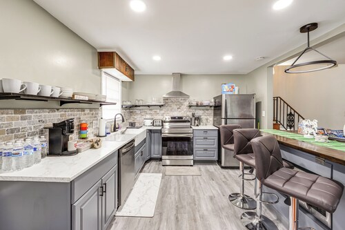 Fireplaces, Fire Pit & Family Fun: Alexandria Home