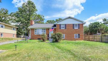 House (4 Bedrooms) | Front of property