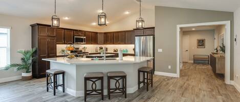 House (3 Bedrooms) | Interior