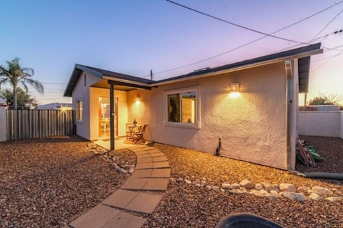 Stylish & Cozy / Parking / 1 BR 1 BA / Casita