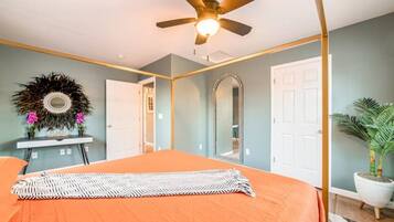 1 Schlafzimmer, Schreibtisch, Bügeleisen/Bügelbrett, Reisekinderbett