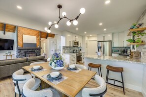 House (3 Bedrooms) | Interior