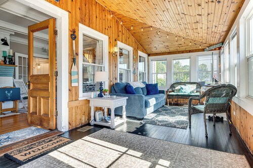 Hot Tub & Fireplace: Coastal Getaway in Maine