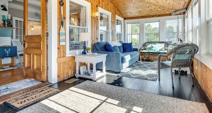 Hot Tub & Fireplace: Coastal Getaway in Maine