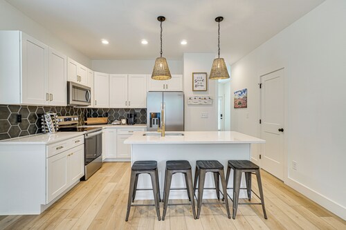 2 Mi to UT: Modern Retreat w/ Covered Porch