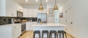 2 Mi to UT: Modern Retreat w/ Covered Porch