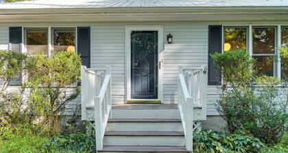 Carrboro Quaint! 2 Mi to Heart of Chapel Hill!