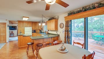 House (4 Bedrooms) | Interior