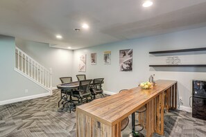 House (5 Bedrooms) | Interior