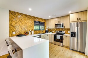 House (4 Bedrooms) | Interior