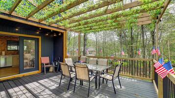 House (4 Bedrooms) | Front of property