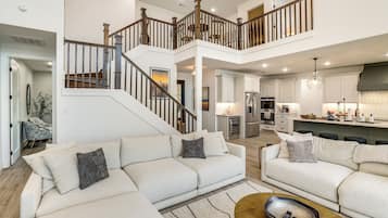 House (5 Bedrooms) | Interior