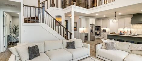 House (5 Bedrooms) | Interior