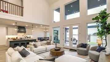 House (5 Bedrooms) | Interior