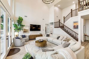 House (5 Bedrooms) | Interior