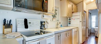 Steps to Bay! Home w/ Pool Access in Port Isabel