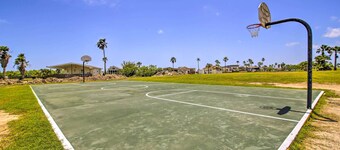 Steps to Bay! Home w/ Pool Access in Port Isabel