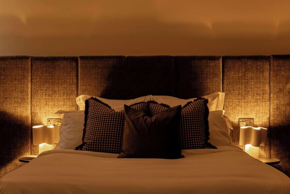 Iron/ironing board, travel cot, WiFi, bed sheets