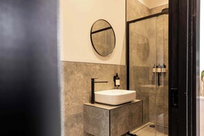 Shower, hair dryer, towels, shampoo