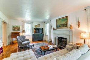 House (3 Bedrooms) | Interior - Walkable Location: Historic Home in Charles Town! (Charles Town)