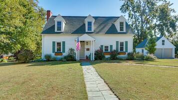 Rumah (3 Bedrooms) | Bagian depan properti