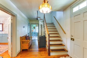 House (3 Bedrooms) | Interior - Walkable Location: Historic Home in Charles Town! (Charles Town)