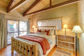 House (3 Bedrooms) | Interior - 1 Mi to Beach & Golf Course! Lake Almanor Cabin (Westwood)