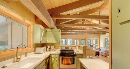 1 Mi to Beach & Golf Course! Lake Almanor Cabin