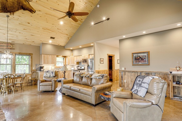House (4 Bedrooms) | Interior