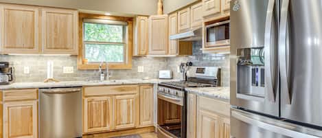 House (3 Bedrooms) | Interior