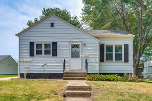 House (2 Bedrooms) | Interior - Rock Rapids Family Home w/ Deck & Large Yard (Rock Rapids)