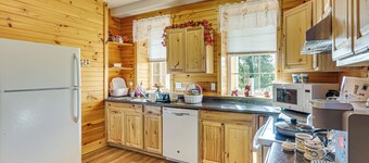 5,000 Sq Ft Antebellum Farmhouse 3 Mi to Antietam!