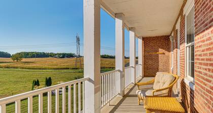 5,000 Sq Ft Antebellum Farmhouse 3 Mi to Antietam!