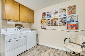 House (2 Bedrooms) | Interior