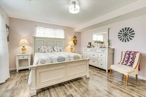 House (2 Bedrooms) | Interior - Hike & Explore: Retreat w/ Scenic Views in Selah! (Selah)