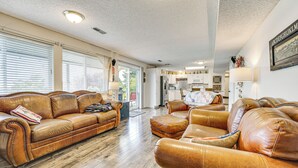 A spacious living room with leather sofas and a wooden floor. - Hike & Explore: Retreat w/ Scenic Views in Selah! (Selah)