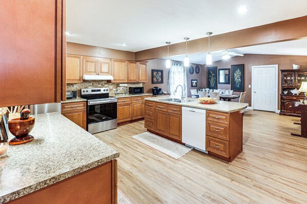 House (3 Bedrooms) | Interior