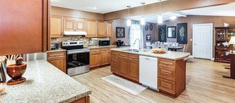 Family-friendly Home w/ Furnish Patio in Crystal!