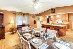 House (3 Bedrooms) | Interior