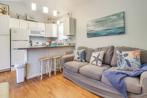 3 Mi to Icw: Coastal Carolina Home w/ Pool Access