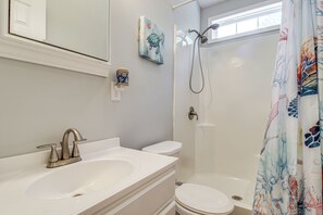 House (2 Bedrooms) | Interior - 3 Mi to Icw: Coastal Carolina Home w/ Pool Access (Hampstead)
