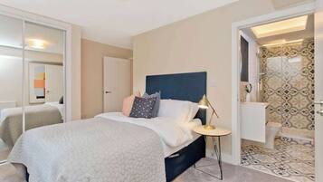 2 室のベッドルーム、アイロン / アイロン台、WiFi