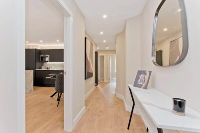 Modern 2 bedroom apartment with free parking