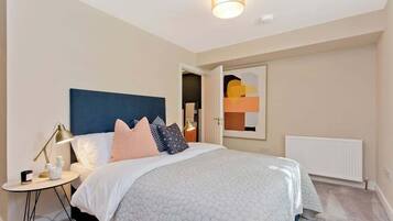 2 bedrooms, iron/ironing board, WiFi