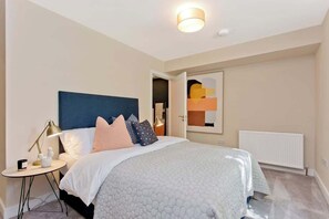 2 bedrooms, iron/ironing board, WiFi