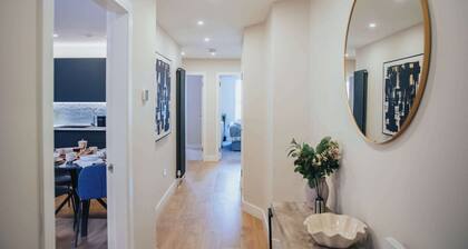 Modern 2 bedroom apartment with free parking