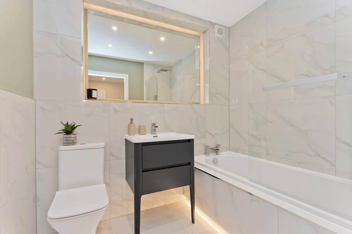 Douche, sèche-cheveux