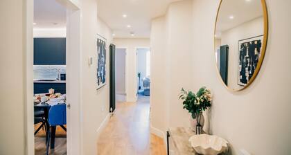 Modern 2 bedroom apartment with free parking