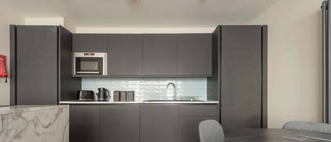 Talheres/pratos/utensílios de cozinha